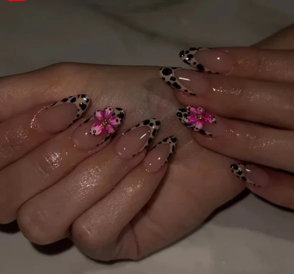 Caliente French Romance Faux Ongles Élégants