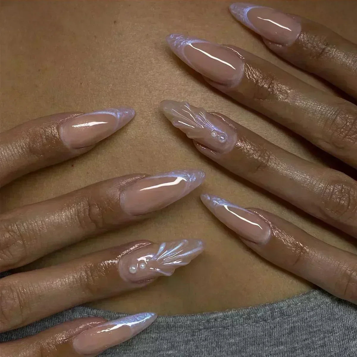 Caliente Butterfly Pink Faux Ongles Élégants